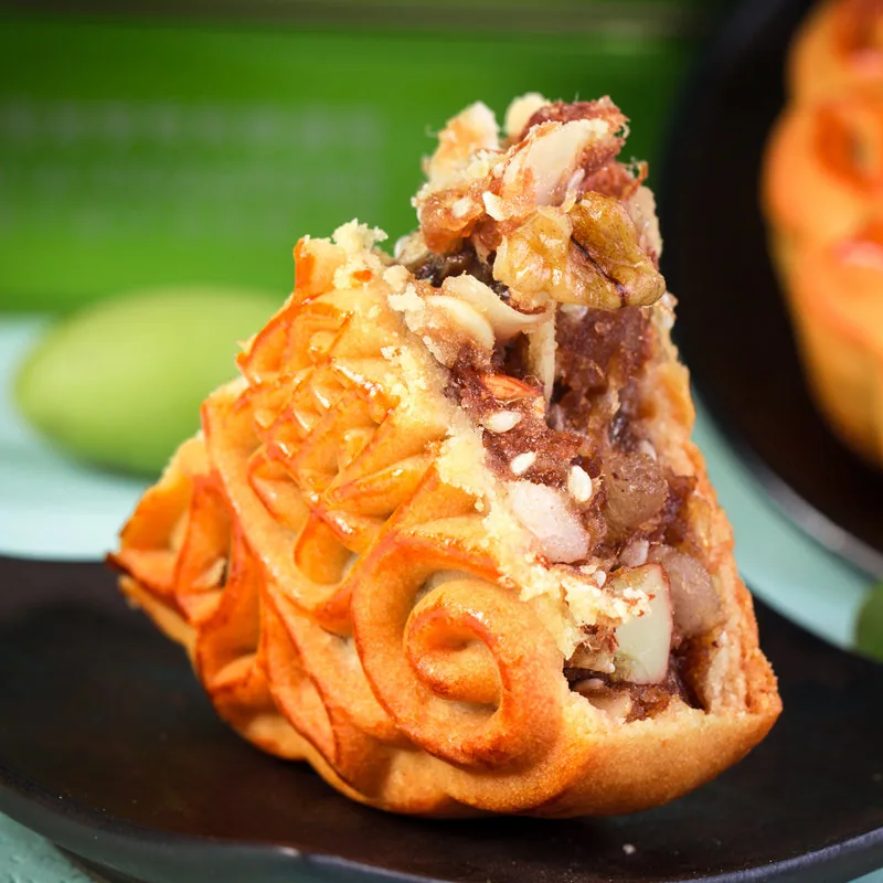 珠乡酥皮橄榄五仁火腿大月饼切面图（细节图 1）