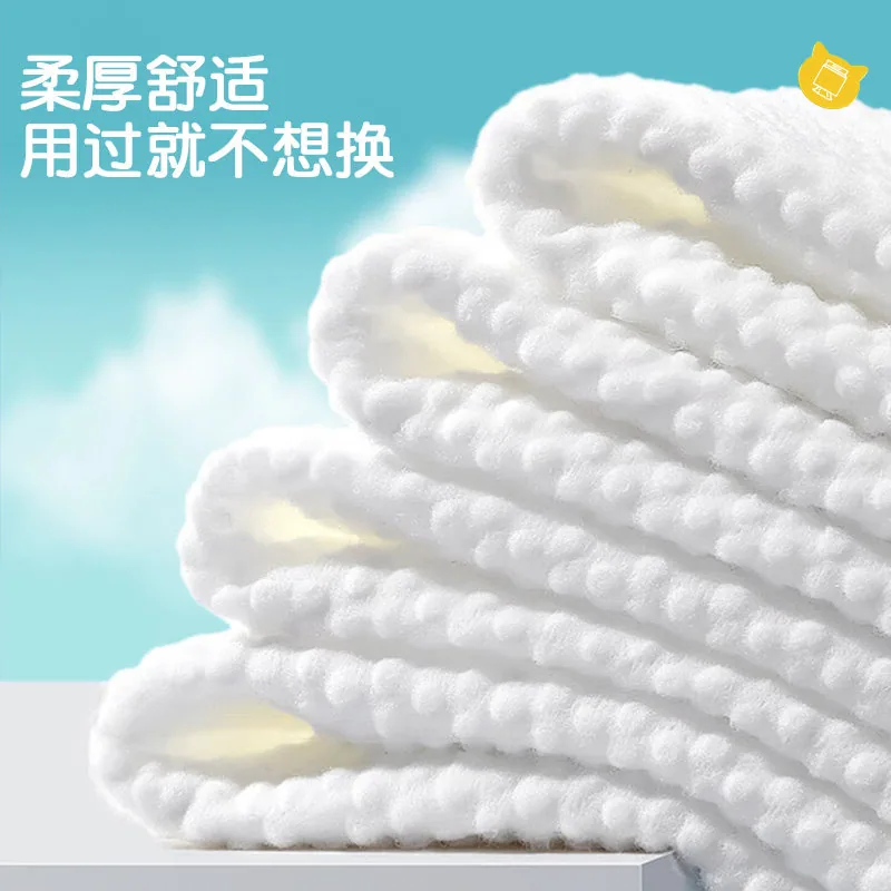 Unifree悬挂式加厚一次性洗脸巾抽取展示（细节图 2）