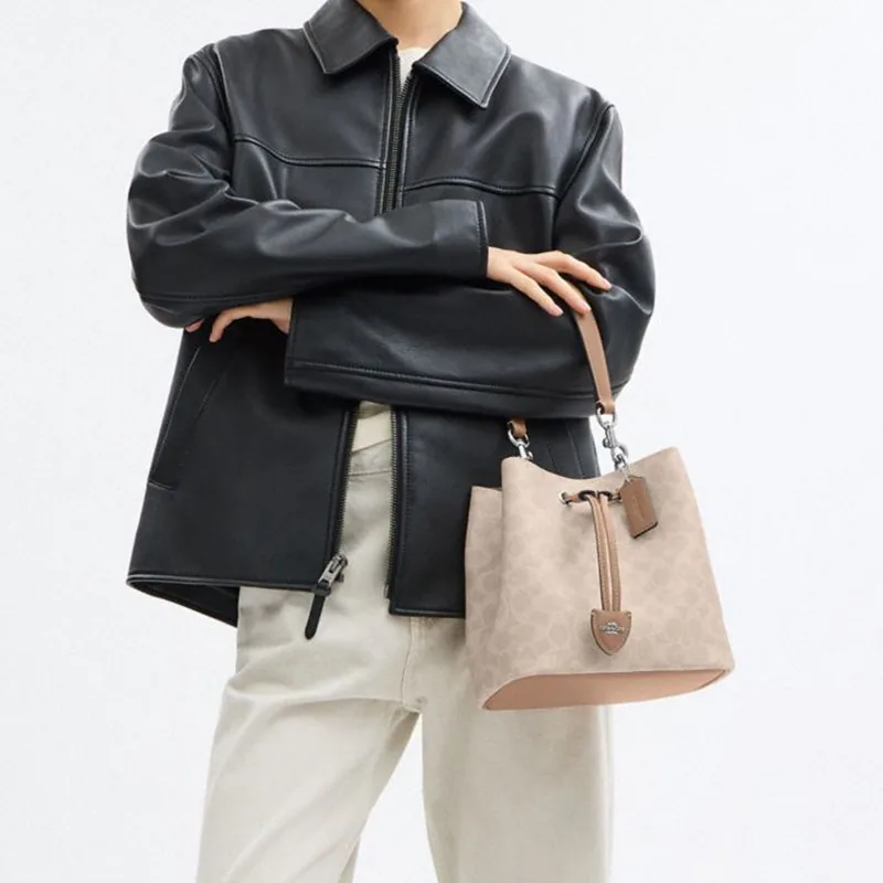 COACH蔻驰女士抽绳水桶包斜挎包老花款（细节图 1）