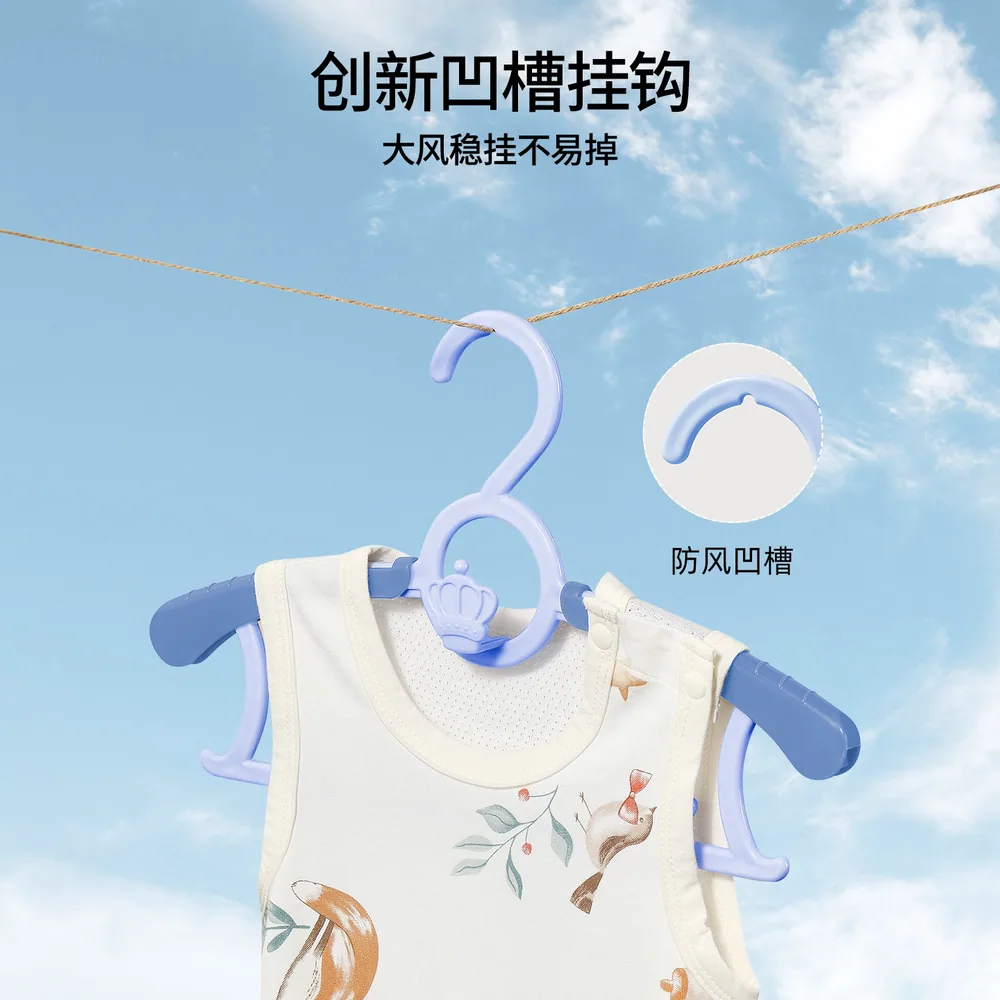 嫚熙婴儿防滑衣架挂着宝宝衣服